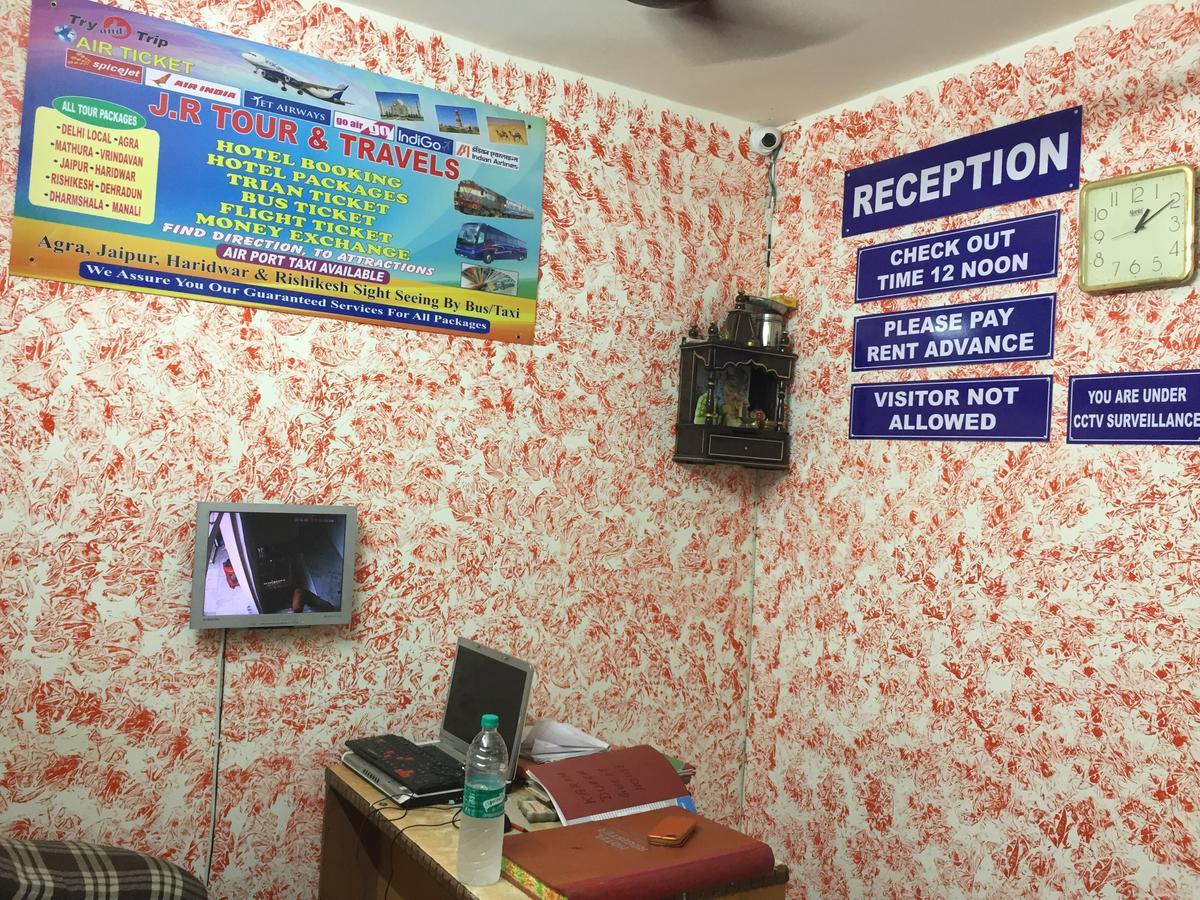 Karam Durga Guest House Ню Делхи Екстериор снимка