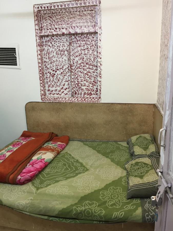 Karam Durga Guest House Ню Делхи Екстериор снимка